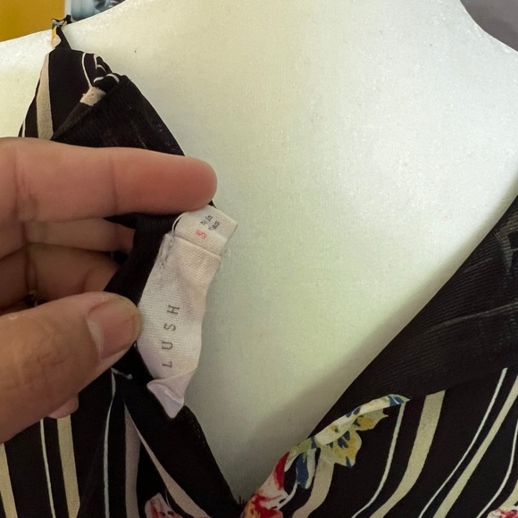 Lush summer halter dress - Picture 3 of 3